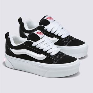 Knu Stack Shoe in Black / White
VN000CP66BT （34 mm platform height）